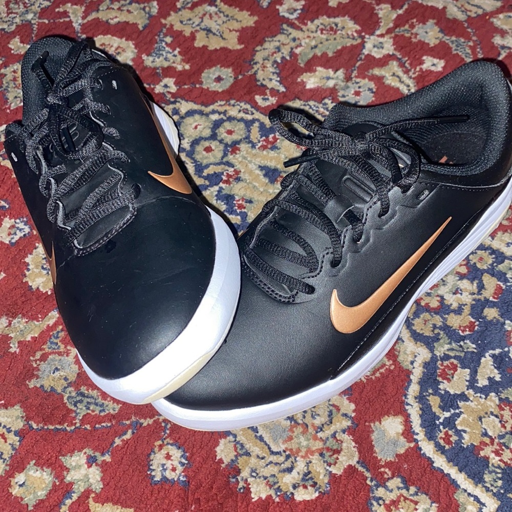 Size 8 Nike FITSOLE Black&Gold Like New